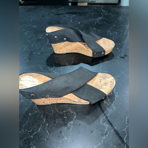 Heels - Picture 4 of 10